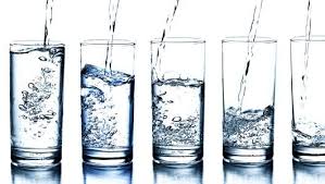 الفرق بين المياه المعدنية والمياه العادية